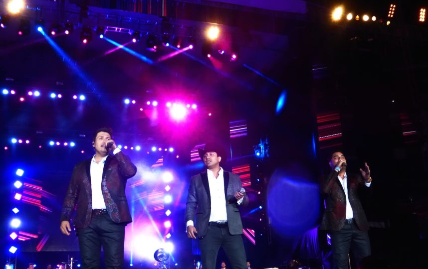 Banda Ms y Julón Alvarez juntos en el escenario