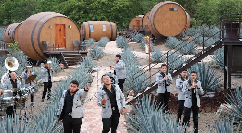 Banda Todo Terreno celebra su cuarto aniversario grabando el video de “No te quería perder”