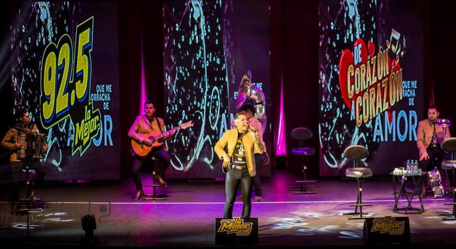Gran éxito de Edwin Luna y La Trakalosa de Monterrey en el evento "De Corazón a Corazón" de La Mejor FM 92.5