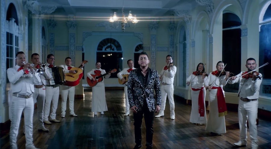 Kevin Ortiz estrena el sencillo y video de "Aquí sigo todavía" en versión mariachi.