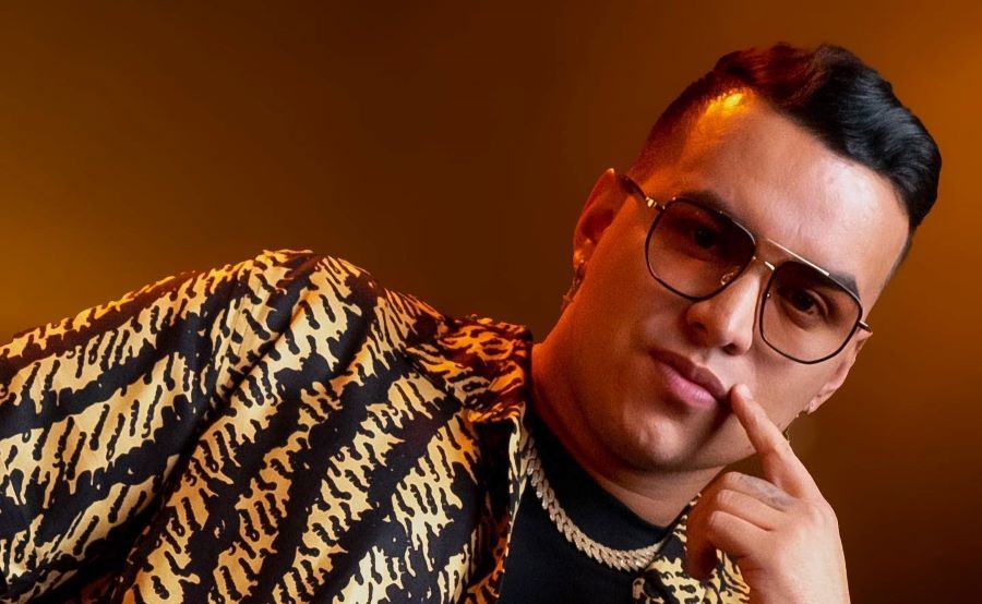 Yeison Jiménez presenta en entrevista "Amarlas es un placer"