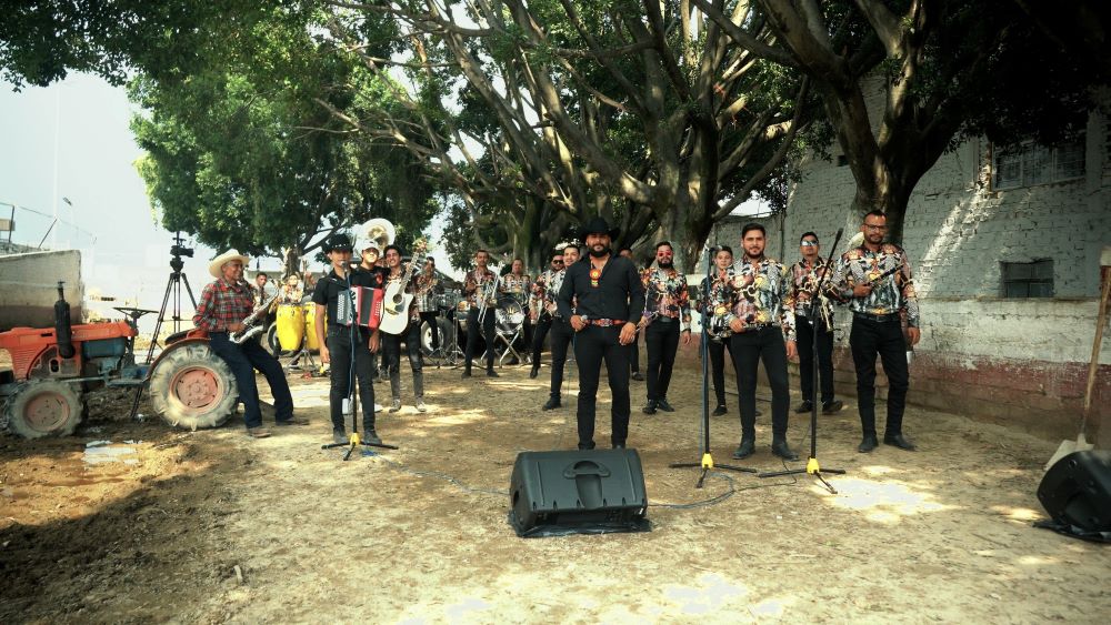 La Banda Herencia De Jalisco continúa con la promoción de su más reciente sencillo titulado "Tu dime cuanto"